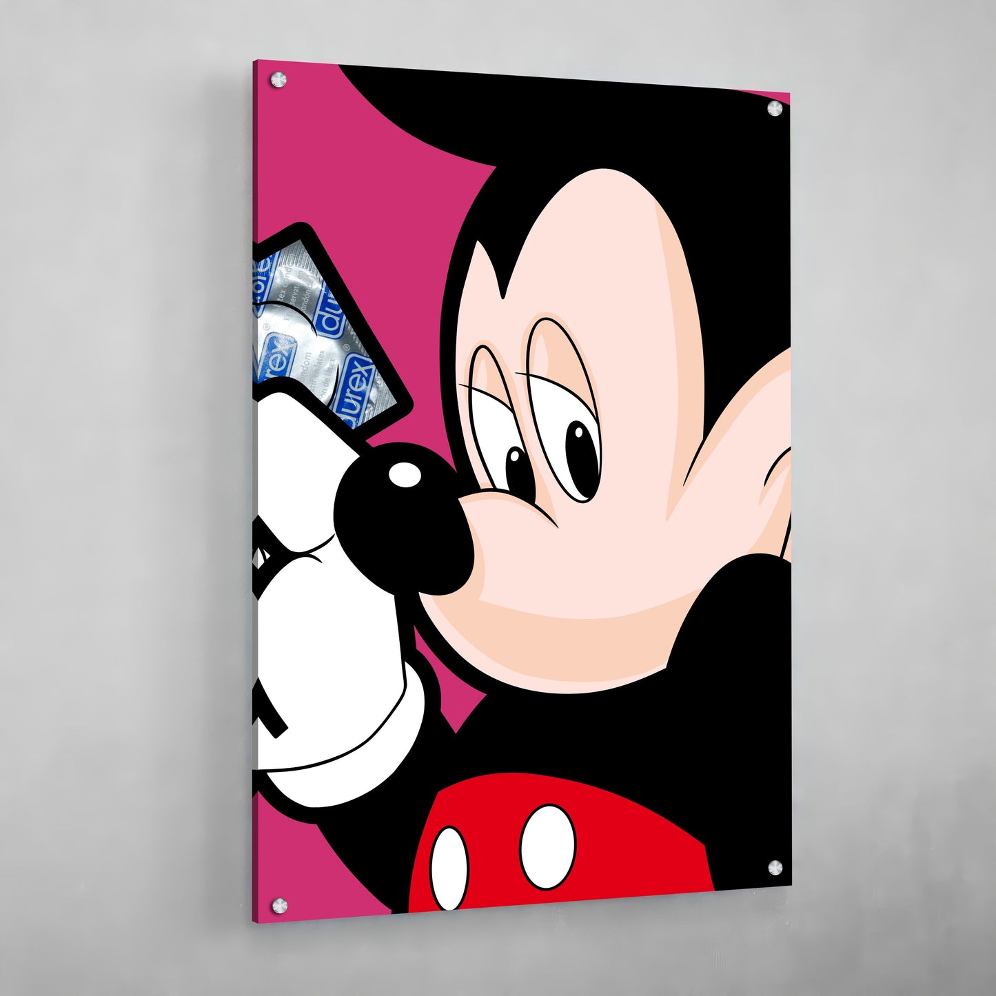 Cuadro Pop Art Mickey: Atrevida ilustración de arte pop de Mickey Mouse sosteniendo condones, fondo rosa vibrante.
